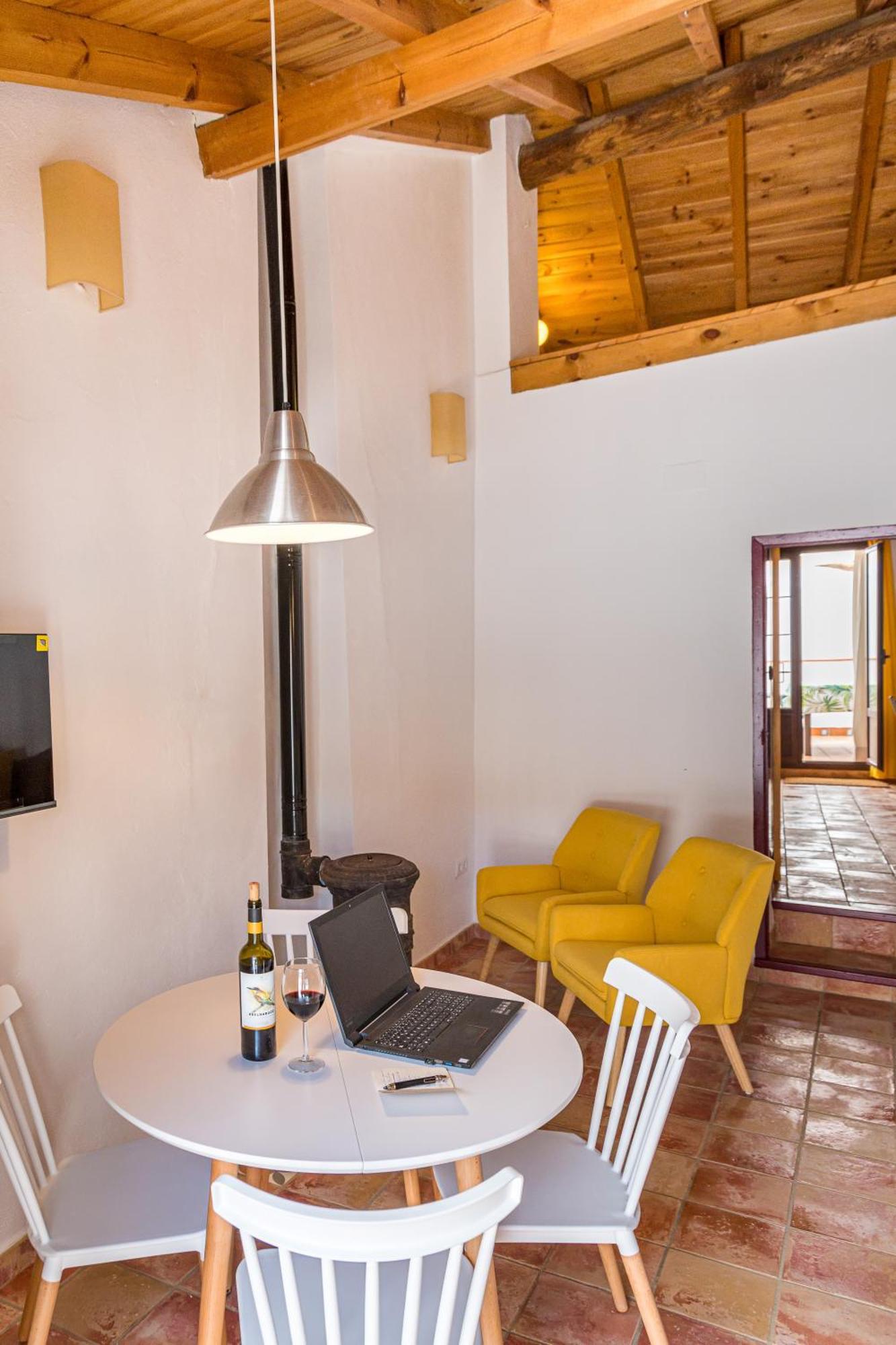 Casa Rural La Artistica, Alojamiento Y Arte Fuenteheridos Luaran gambar